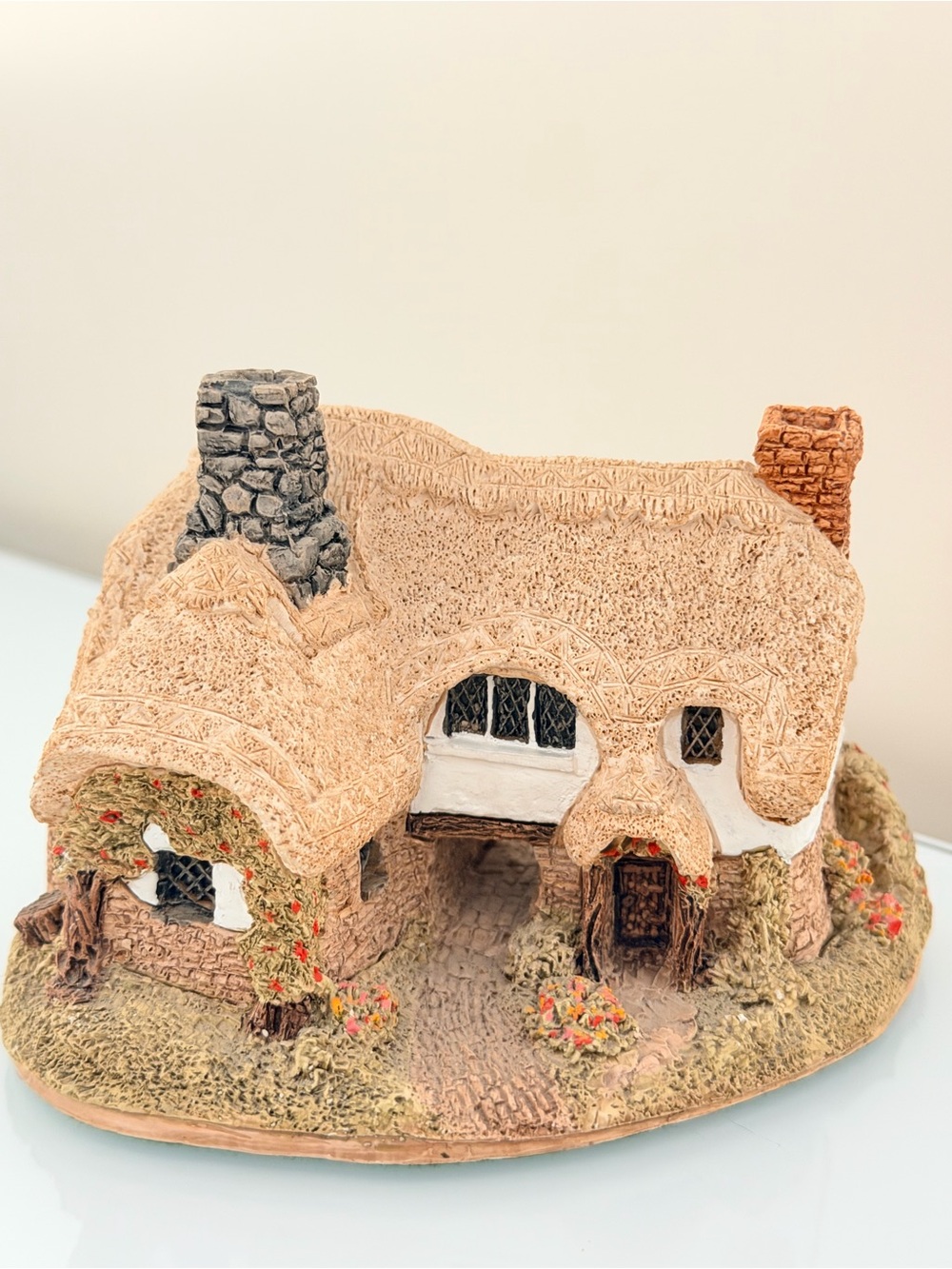 Vintage Lilliput Lane "Lace Lane" English Thatched Cottage Figurine